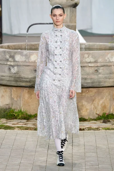 Look 25